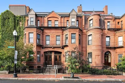 230-232 W Newton Street #B