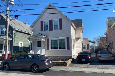 211 Mount Hope St 1