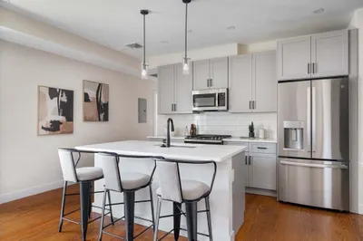 21 Lexington St #201