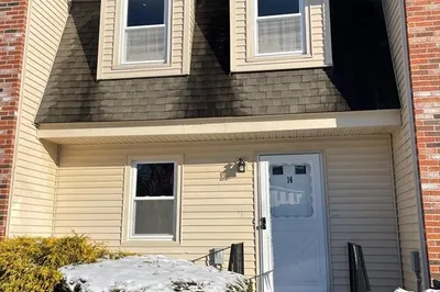 3-5 Woodland St #3 1