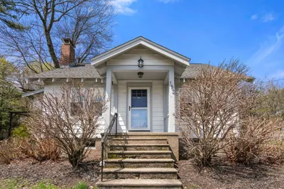152 Old Connecticut Path 1