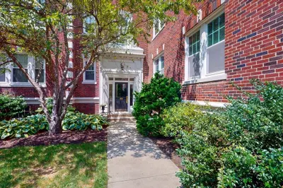 52 Babcock St #1