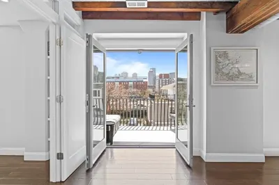343 Commercial St #304