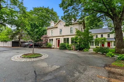 2 Brattle Circle #2 1