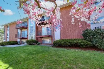 8 Crescent Dr #6 1