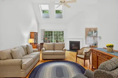 6 Mayfair Ct #6 1