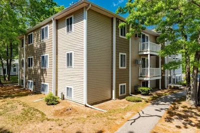 451 School St #9-12 1