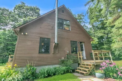 486 Sunderland Rd 1
