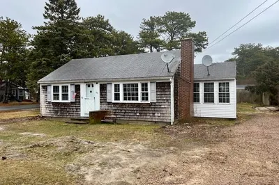 6 Elliot Drive 1