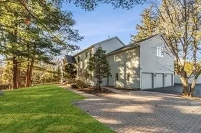 9 Oak Hill St 1