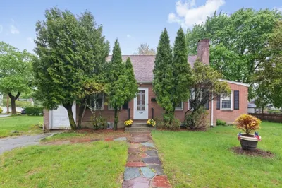 137 Russell Rd