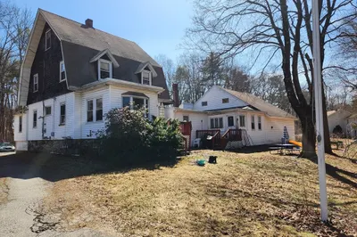 889 Amesbury Rd 1