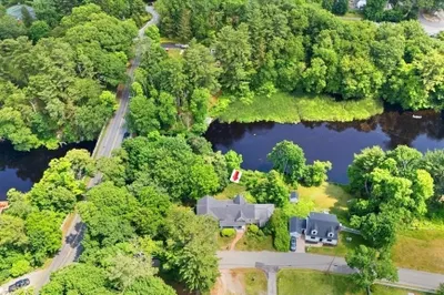16 River Rd