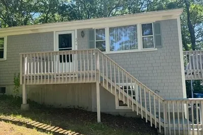 52 Edgewater Drive West Dr