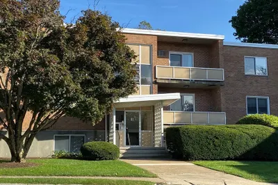81 Lionel Ave #U-F