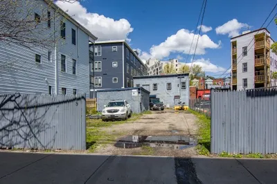 19 Bloomingdale St 1