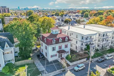 20 Rockland Ave #3