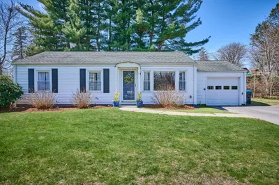 24 Crescent St