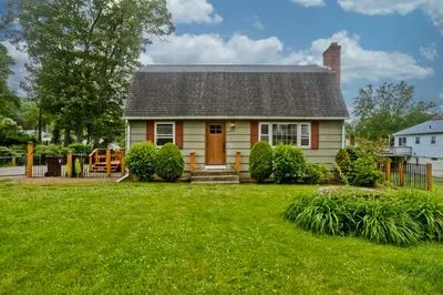 7 Summit Dr