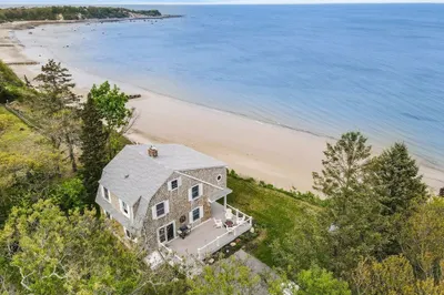 111 Manomet Ave