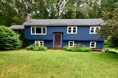 2 Clare Cir