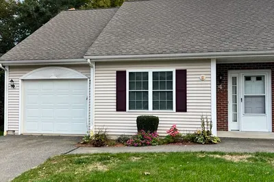 4 Autumn Wood Dr. #4
