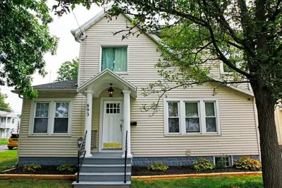 893 St. James Ave