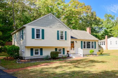 4 Charlotte Dr 1