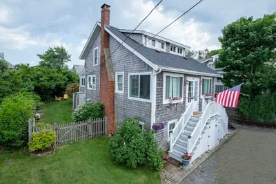16 Carver Ave