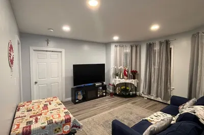 44 Houghton St #2