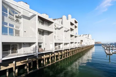 65 Constellation Wharf #65