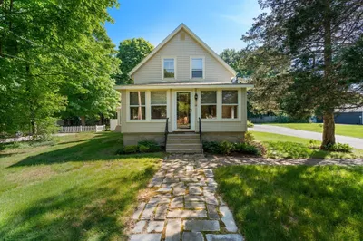 94 W Plain St 1