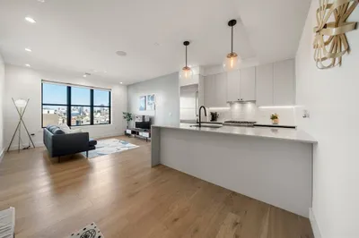 472 W Broadway #503