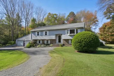2167 Main St 1