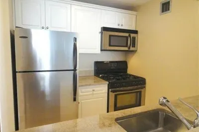 42 8th Street #4306 1