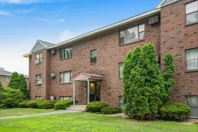 49 Spencer Rd #14H 1