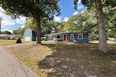 124 Sharon St 1