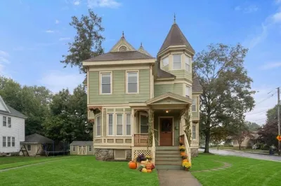 56 Warren Ave 1