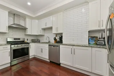 530-532 E 6th St #3