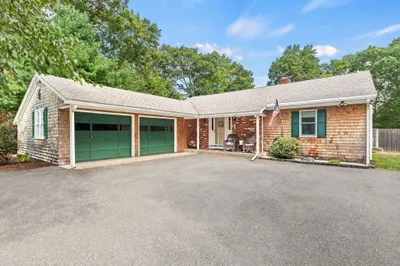 31 Valerie Dr 1