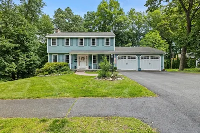 44 Old Colony Dr 1