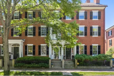 33 Chestnut St 1