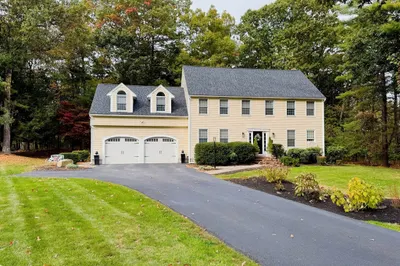 4 Curtis Ln