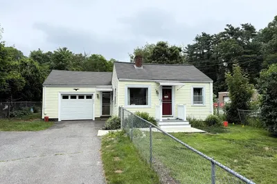 395 Old Colony Rd 1