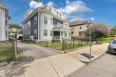 36 Brookledge Street 1