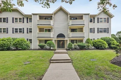 1210 Vfw Pkwy #8 1