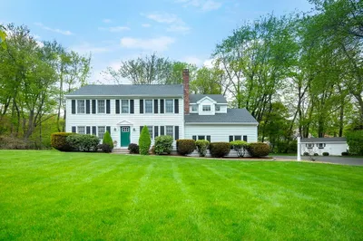 2 Blackthorne Cir 1
