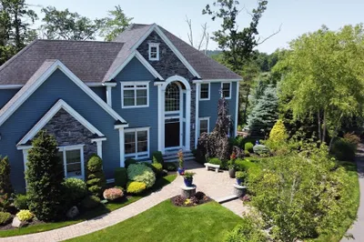 10 Woodbury Ln 1