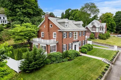 42 Old Mystic Street 1