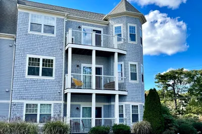 185 Stevens St #3A